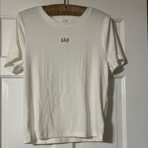 GAP white Crewneck Short Sleeve Tee with Center Logo